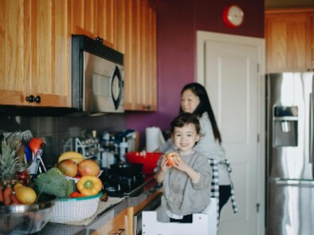 À quelle heure faut-il manger le soir pour les enfants ?  avis d'une diététicienne 